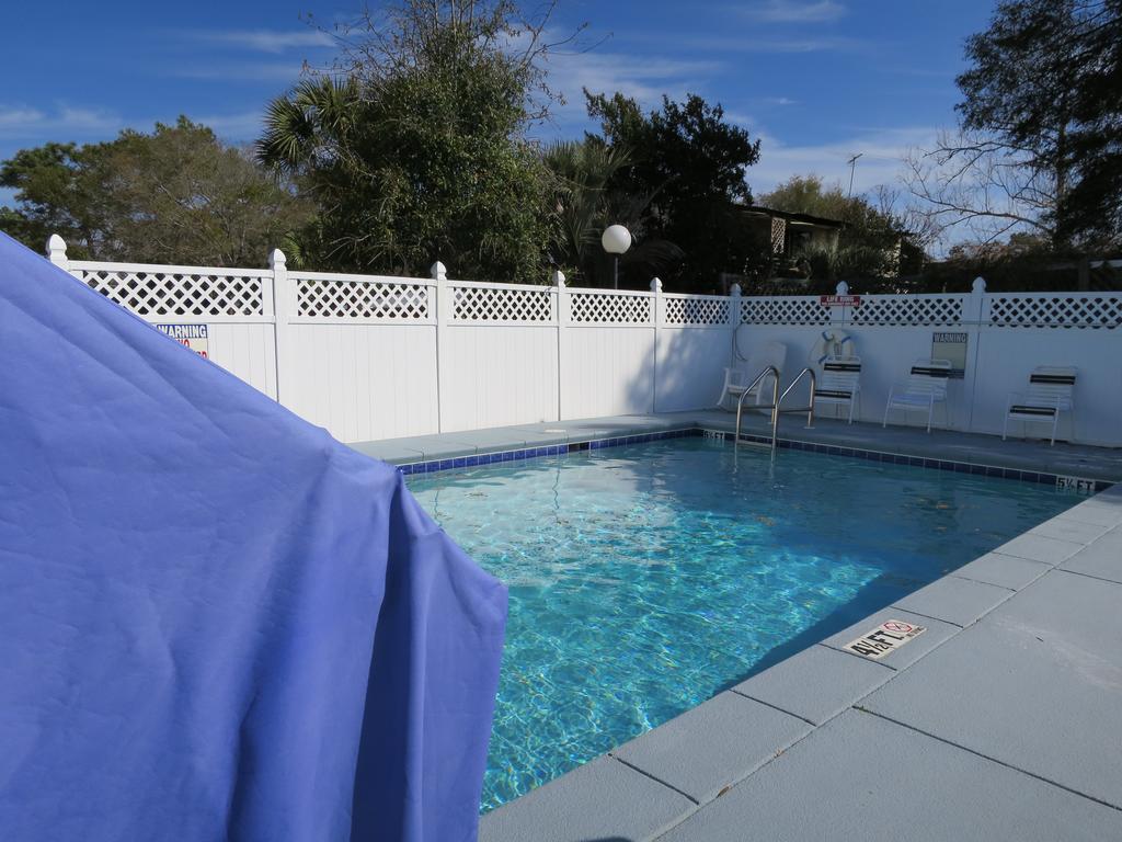 Executive Inn - Panama City Beach Upper Grand Lagoon Екстер'єр фото